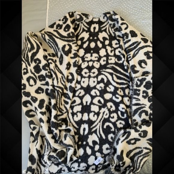 Banana Republic Reversible Leopard Poncho - Picture 4 of 6